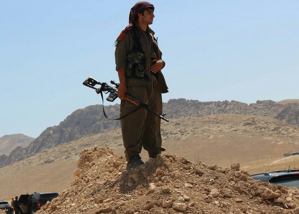 Guerrillero de las milicias del PKK, Kurdistán Turco [Foto: Kurdishstruggle vía Flickr].