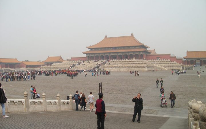 El cielo de Beijing suele estar cubierto por esta cortina de polución (La Ciudad Prohibida en Beijing, China)