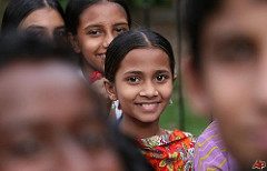 Imagen de una niña de Bangladesh, país donde el 73% de las mujeres casadas fueron casadas de niñas. [Foto: Bangladesh. USAID vía Flickr].