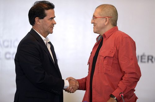 The head negotiators of the Colombian government and the country's ELN left-wing guerrilla, Frank Pearl (L) and Antonio Garcia respectively, shake hands as they begin peace negotiations at the Foreign Ministry in Caracas on March 30, 2016. These talks would open a new front in peace negotiations as the government also closes in on a deal with the country's biggest guerrilla group, the Revolutionary Armed Forces of Colombia (FARC). The complex conflict between right- and left-wing guerrillas, government troops and gangs in Colombia is considered the last major armed confrontation in the Western Hemisphere. AFP PHOTO / FEDERICO PARRA