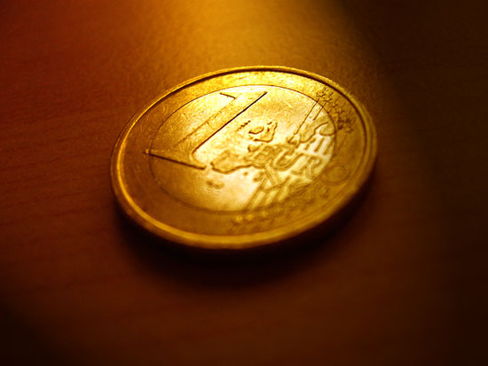 Imagen de una moneda de euro. [Photo: akanekal Flickr account]