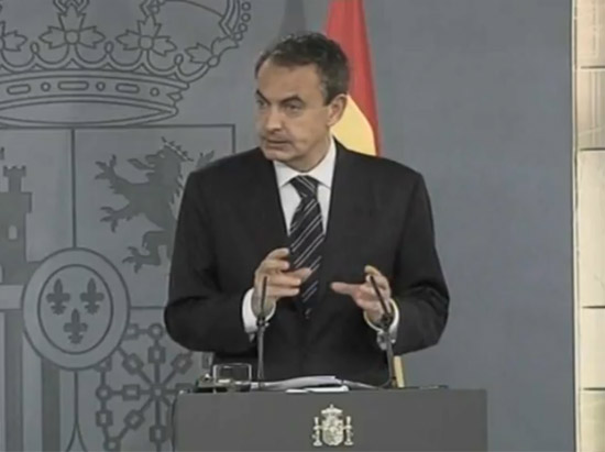 Zapatero en la rueda de prensa. [Photo: alergia2000 youtube's account]