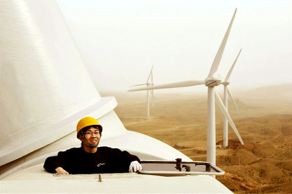 A Chinese worker at the top of a wind turbine. [Photo: usclimatenetwork.org]