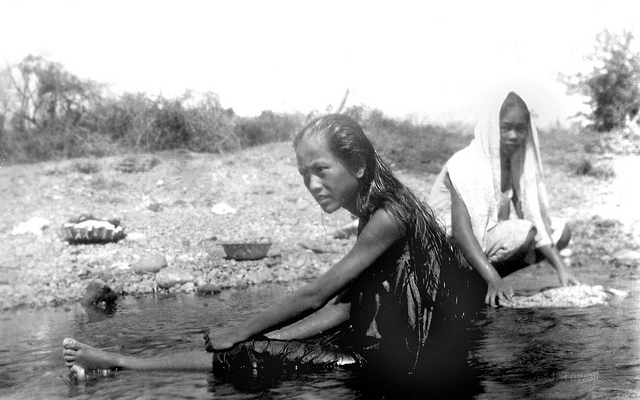 Filipinas-washing-1930s-Philippines.jpg