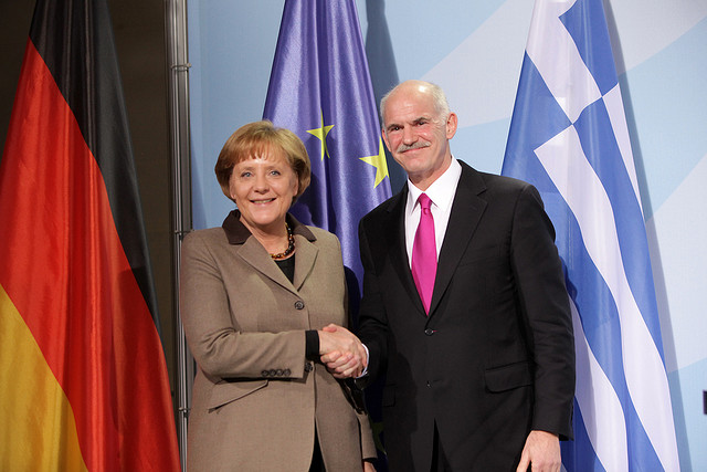 Angela Merkel y Giorgos Papandreou en una reunión de la UE en Berlín. [Photo: Πρωθυπουργός της Ελλάδας Flickr account]