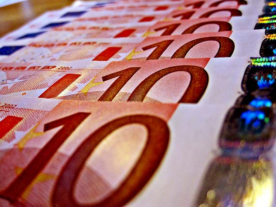 Billetes de 10 euros impresos por el BCE. [Photo: Images_of_Money Flickr account]