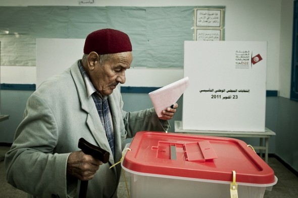 Tunisia-election-old-man-590x393.jpg