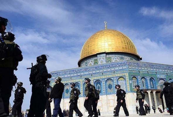 Policía israelí prohíbe el paso a la mezquita de Al-Aqsa en octubre. Vía twitter.