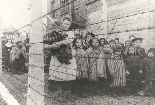 Prisioneros después de la liberación. Foto: Museo de Auschwitz 