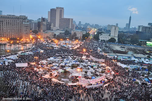 Manifestación ciudadana en la Plaza Tahrir, Egipto [Foto vía WikimediaCommons].