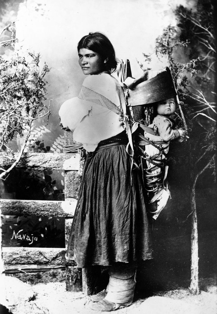 Mujer navajo e hijo