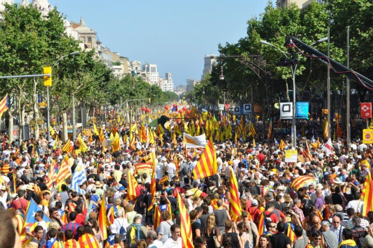 Primera gran manifestación independentista en Barcelona (2010) como respuesta a la sentencia del Tribunal Constitucional español [Foto: WikimediaCommons].