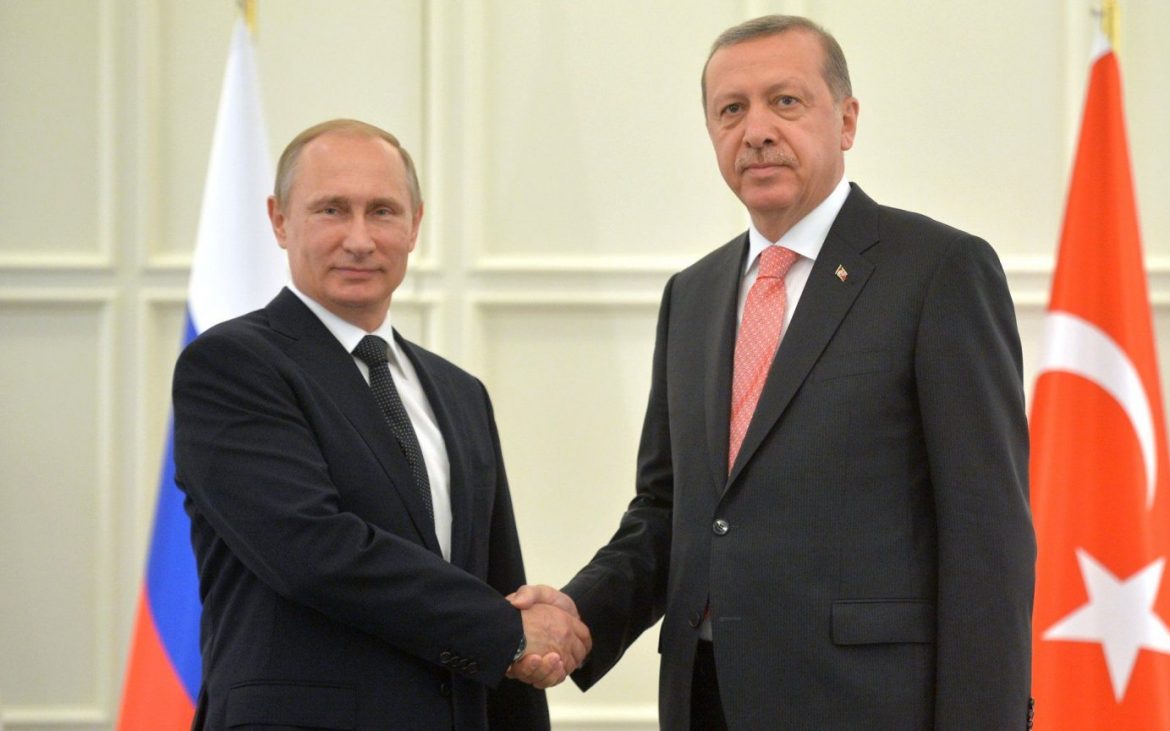 Recep Tayyip Erdogan, presidente de Turquía, con el presidente de Rusia, Vladimir Putin en junio de 2015 [Foto: Барвенковский vía WikimediaCommons].