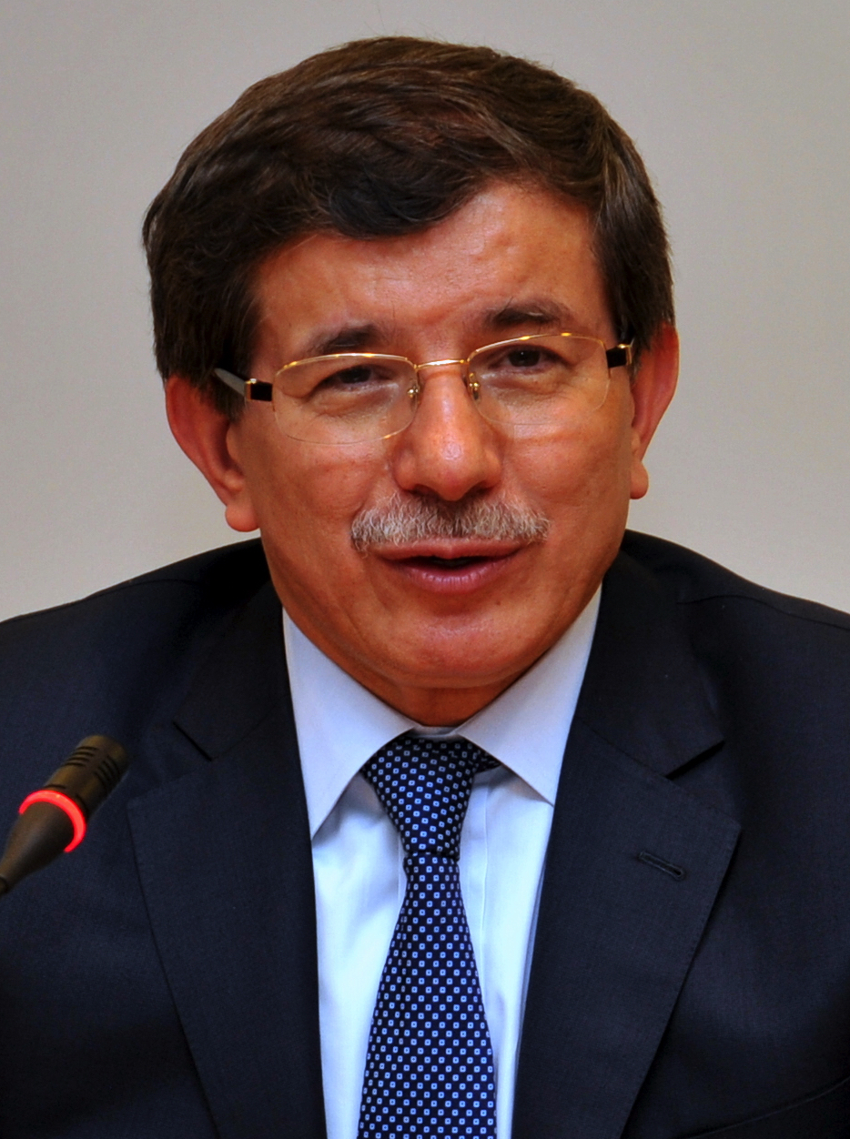 El candidato del Partido para la Justicia y el Desarrollo (AKP), Ahmet Davutoglu [Foto: russavia vía WikimediaCommons].