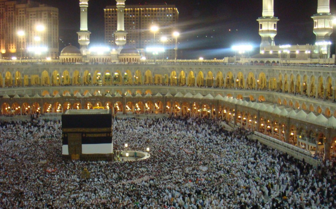 Imagen de la Meca, lugar sagrado para los musulmanes de todo el mundo [Foto: Al Jazeera English vía WikimediaCommons].