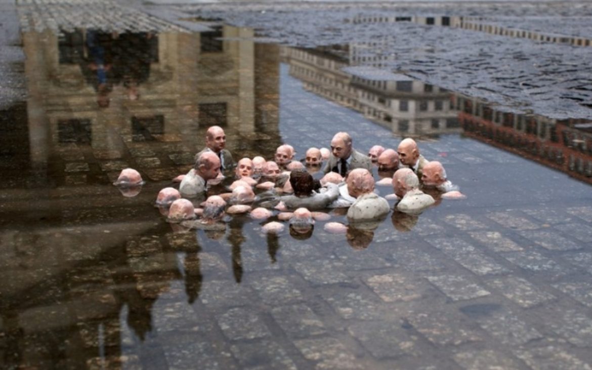 Isaac-Cordal-Politicians-Discussing-Global-Warming-from-the-series-Follow-the-leaders-2011-Berlin-Germany-installation-view-photo-credits-Isaac-Cordal