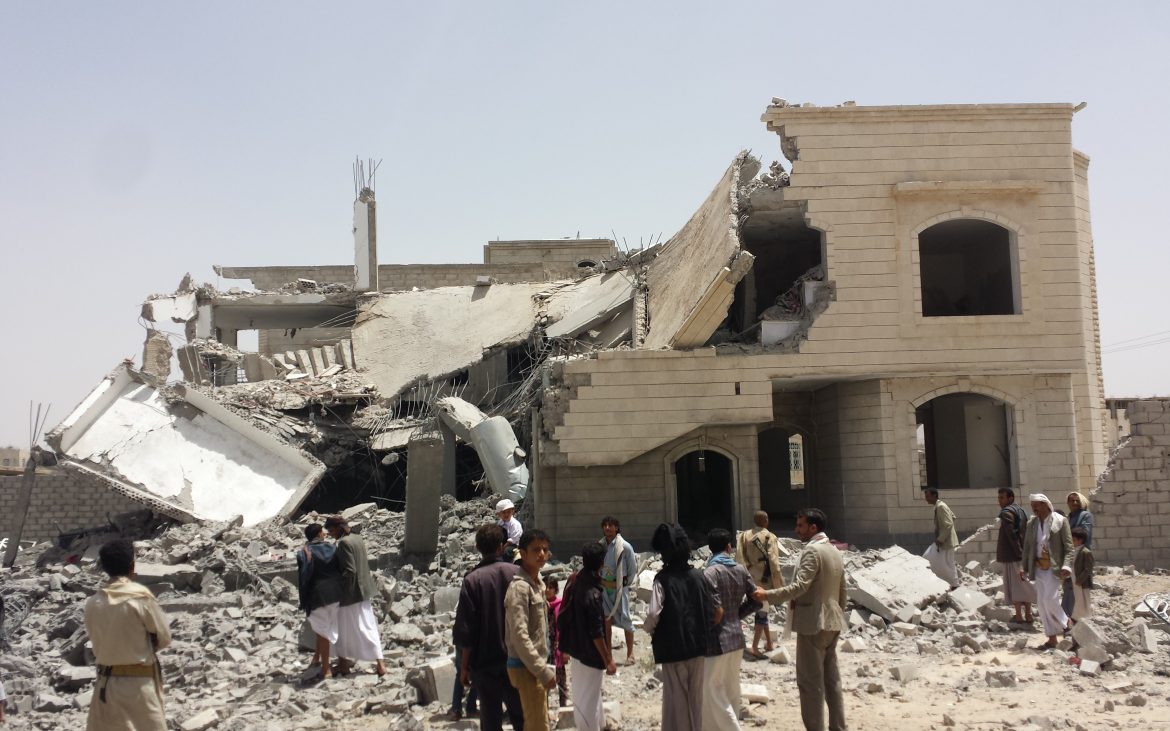 Destroyed_house_in_the_south_of_Sanaa_12-6-2015-3