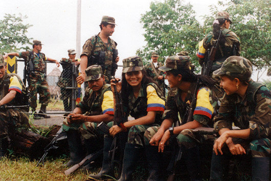Guerrilleros integrantes de las FARC [Silvia Andrea Moreno vía Flickr].