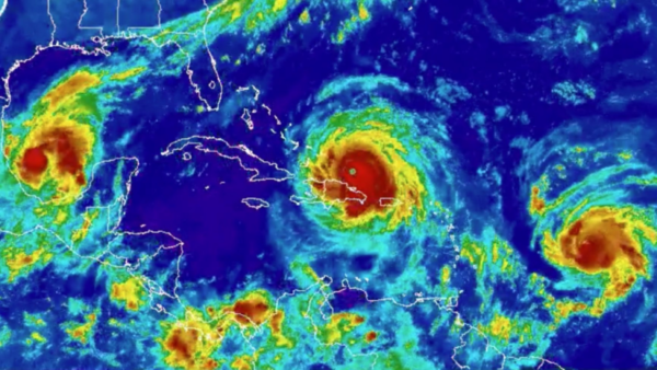 Huracanes Katia, Irma y Jose (iz a der) en Septiembre National Hurricane Center radar image